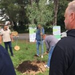 Die Dankerser A Jugendmeister Von 2000 Packten Bei Der Baumpflanzaktion Mit An.