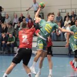 Lasse Franz Setzt Sich Gegen Die Abwehr Des TSV Anderten Durch